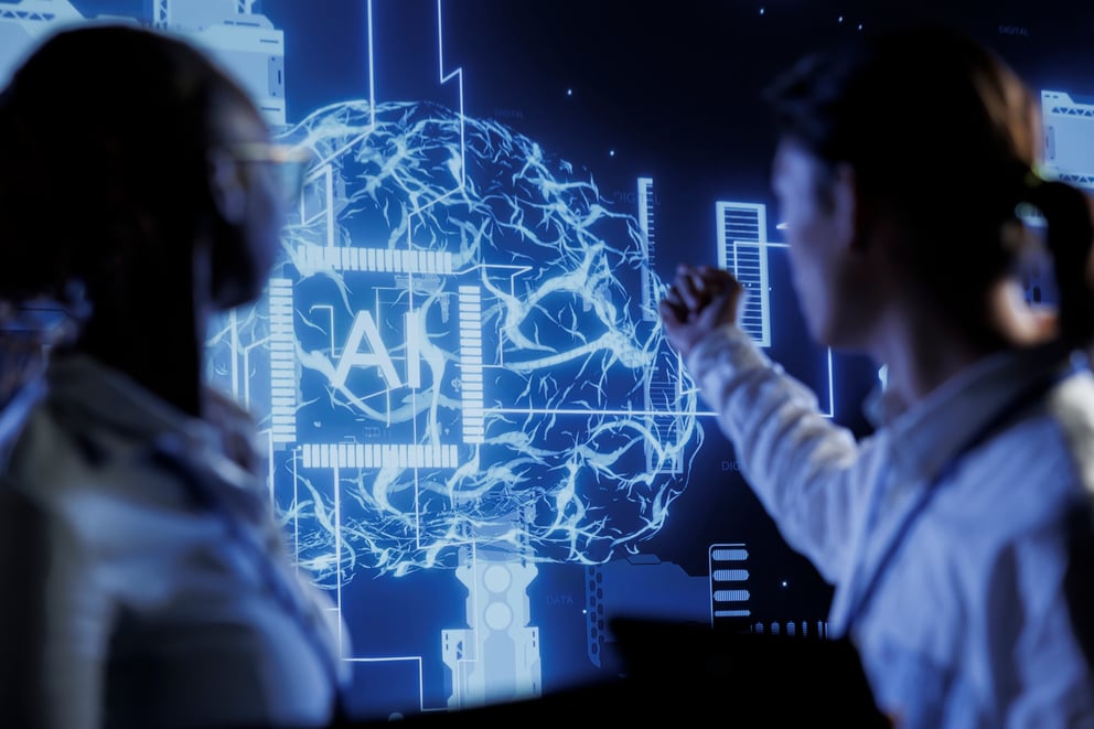 https://sibermate.com/hubfs/engineers-brainstorming-ways-use-ai.jpg