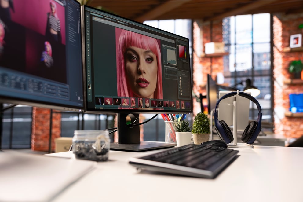 https://sibermate.com/hubfs/professional-studio-setup-ai-generated-content-photography-editing.jpg