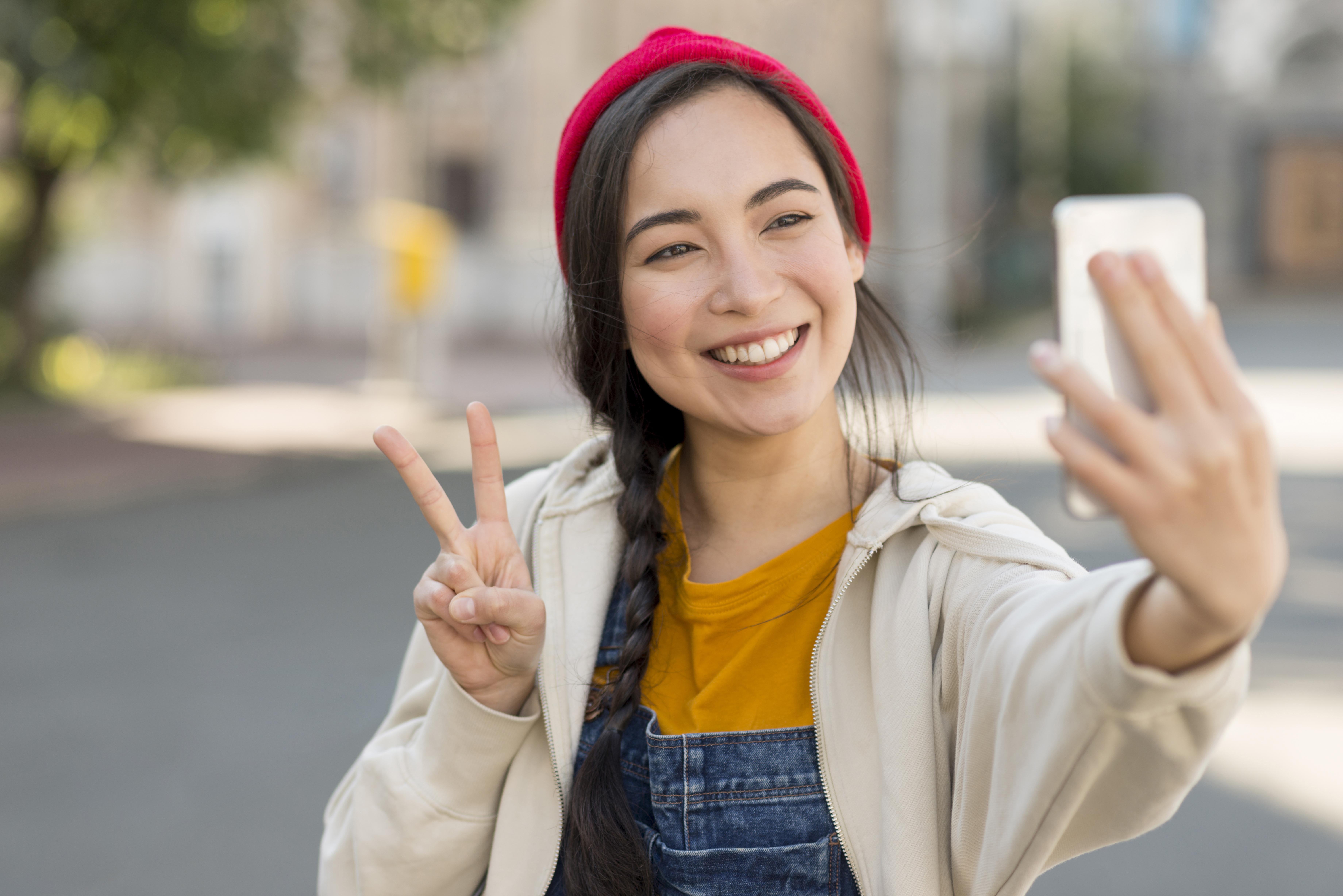 Foto selfie dengan gaya peace sign bisa mengungkap sidik jari